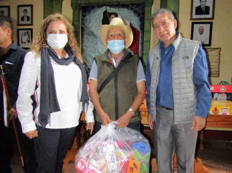 Entrega de juguetes en el día de los Reyes Magos.