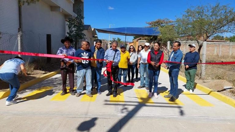 Inaugura Presidente importante obra de pavimentación en nuestro Municipio de Ocotlán de Morelos.