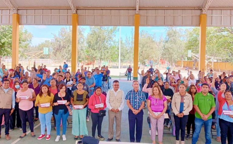 Entrega de tarjetas «la Escuela es nuestra»