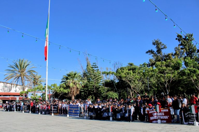 El Dr. Luis F. Martínez Aquino de Ocotlán Honra a los Niños Héroes, Iluminando el Camino de la Identidad Mexicana