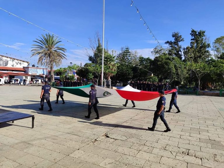 INICIO DE SEMANA CON HONORES A LA BANDERA