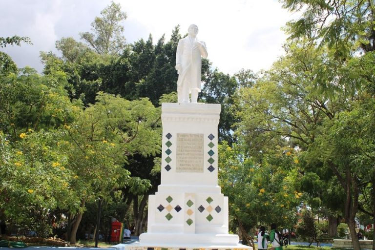 LIMPIEZA Y EMBELLECIMIENTO DEL MONUMENTO AL SIERVO DE LA NACIÓN