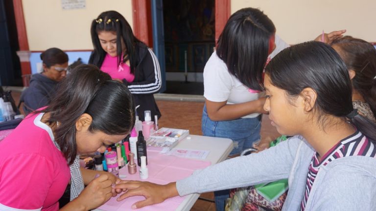 Un Toque de Belleza y Solidaridad en la Lucha contra el Cáncer de Mama en Ocotlán