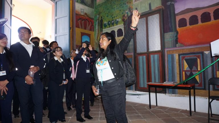 Explorando el Tesoro Cultural de Ocotlán: Estudiantes Viven una Experiencia Única en el Exconvento y Mural de Rodolfo Morales