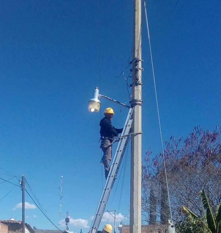 Brillo Renovado en Colonia Jacarandas: Iluminando Nuestro Camino hacia la Seguridad