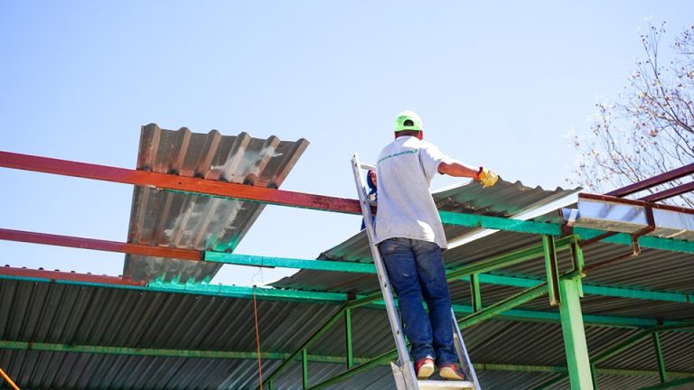 Mejorando Espacios, Construyendo Futuros: Rehabilitación del Techado en Jardín de Niños