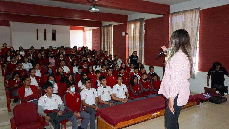 Navegando el Corazón Digital»: Ocotlán de Morelos Educa en el Amor y la Amistad 2.0